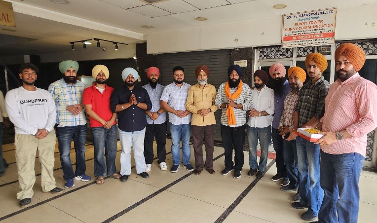 picture-10 ਦਿਹਾਤੀ ਯੂਥ ਵਿੰਗ ਦੇ ਨਵ ਨਿਯੁਕਤ ਪ੍ਰਧਾਨ ਜਸਵੀਰ ਸਿੰਘ ਸੰਘਾ ਨੂੰ lਕੀਤਾ ਸਨਮਾਨਿਤ