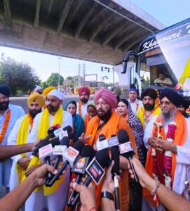 2-271x300 ਦਸਮ ਪਿਤਾ ਸ੍ਰੀ ਗੁਰੂ ਗੋਬਿੰਦ ਸਿੰਘ ਜੀ ਅਤੇ ਮਾਧੋ ਦਾਸ ਬੈਰਾਗੀ (ਬਾਬਾ ਬੰਦਾ ਸਿੰਘ ਬਹਾਦਰ) ਜੀ ਵਿਚਕਾਰ 318ਵੇਂ ਅਲੌਕਿਕ ਮਿਲਾਪ ਦਿਹਾੜੇ 'ਤੇ ਸਦਭਾਵਨਾ ਯਾਤਰਾ ਸ੍ਰੀ ਹਜੂਰ ਸਾਹਿਬ ਨੰਦੇੜ ਲਈ ਰਵਾਨਾ