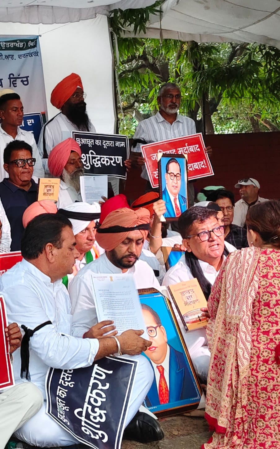1000249058 ਪੰਜਾਬ ਕਾਂਗਰਸ ਐੱਸ.ਸੀ. ਵਿਭਾਗ ਦਾ ਧਰਨਾ ਚੌਥੇ ਦਿਨ ਵੀ ਰਿਹਾ ਲਗਾਤਾਰ ਜਾਰੀ